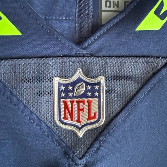 Nike Navy and Lime Green Jersey - Picture 5 of 7
